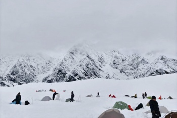 Cientos de rescatados a los pies del Everest tras intensas nevadas en China