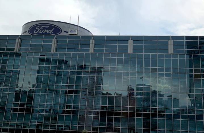 Ford y GM compran sus propios autos el&eacute;ctricos para sostener cr&eacute;dito fiscal a dolares