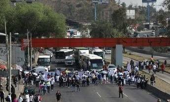 Docentes toman casetas en Edomex por incumplimiento de acuerdos con autoridades