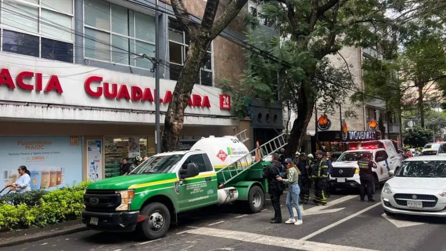 Fuga de gas por pipa en Polanco provoca caos vial