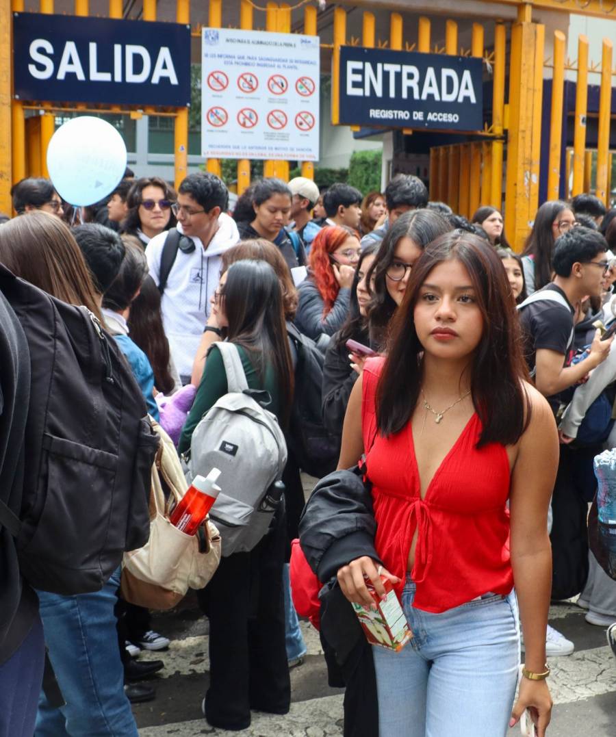 Encapuchados mantienen tomada la Preparatoria 8 de la UNAM tras presuntas agresiones a un alumno