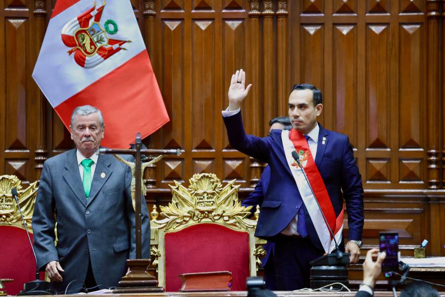 Asume nuevo presidente de Per&uacute; tras destituci&oacute;n de Dina Boluarte