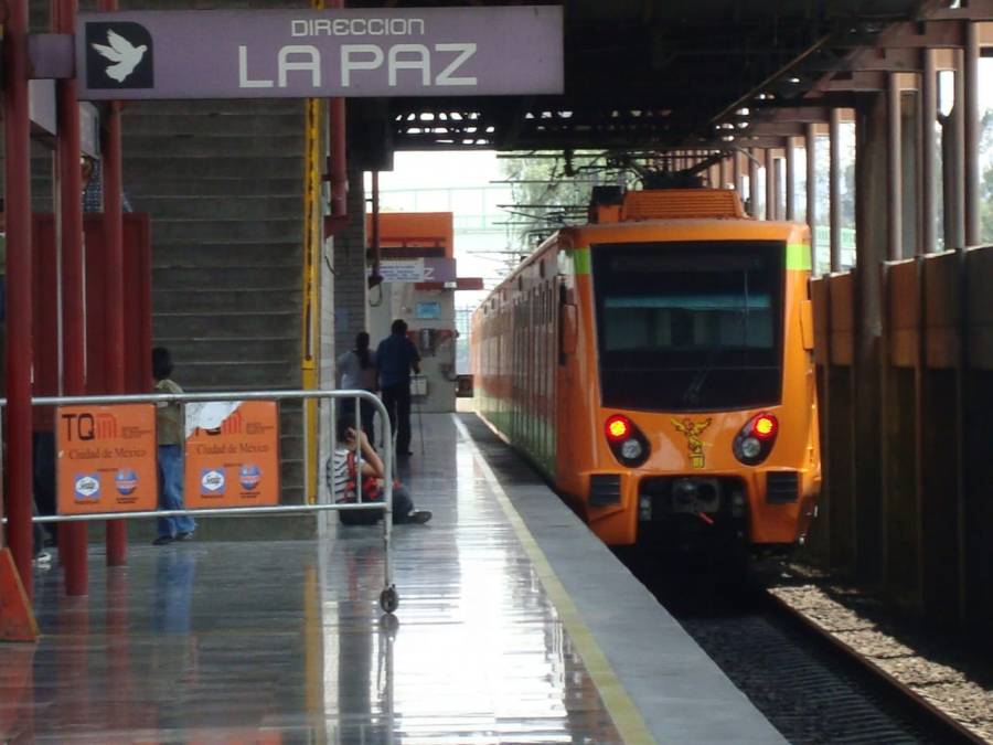 Línea A del Metro CDMX enfrenta frecuentes retrasos y suspensiones, usuarios reportan caos