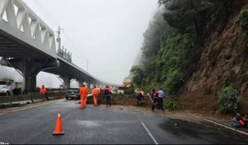 Deslaves paralizan la autopista M&eacute;xico–Toluca rumbo a la CDMX