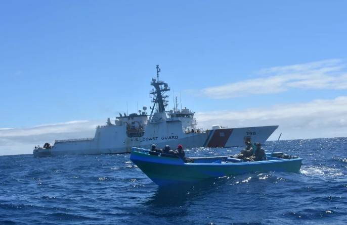 Crece disputa entre Bogot&aacute; y Washington por bombardeo naval en aguas internacionales