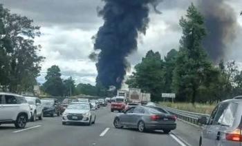 Explota pipa en la autopista M&eacute;xico-Puebla y cierran la v&iacute;a en ambos sentidos