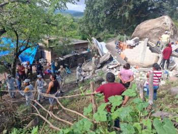 Deslizamiento de tierra sepulta una vivienda en Amacuzac; tres personas pierden la vida