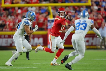 Chiefs imponen su ofensiva y sorprenden a Lions en Arrowhead