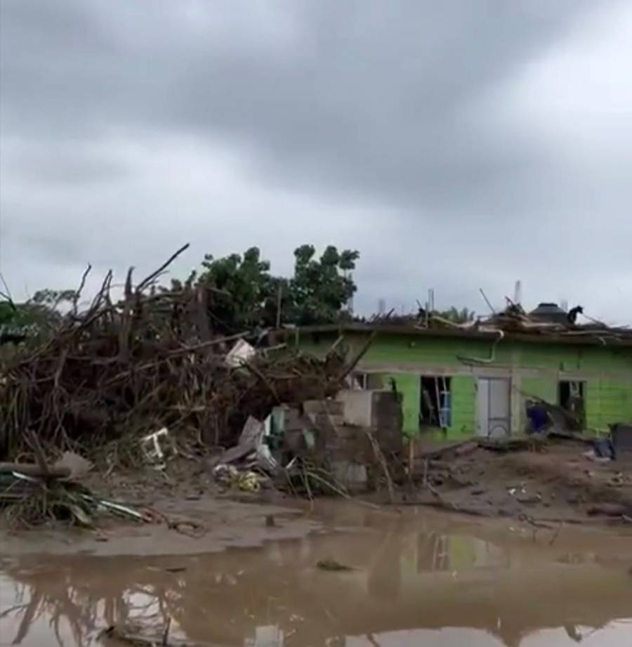 Reubicación y entrega de viviendas a familias con casas en laderas de ríos de entidades inundadas
