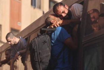 Liberaci&oacute;n simult&aacute;nea de rehenes israel&iacute;es y presos palestinos marca un d&iacute;a de emociones cruzadas