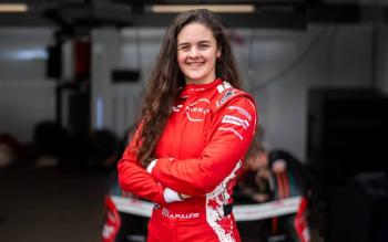 Abbi Pulling regresa al volante del e-4ORCE 05 en la prueba femenina de F&oacute;rmula E en Valencia