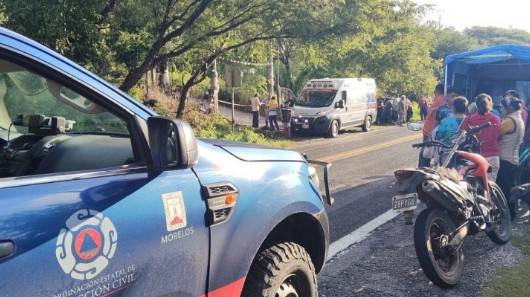 Tres personas mueren tras deslizamiento de piedras en Amacuzac