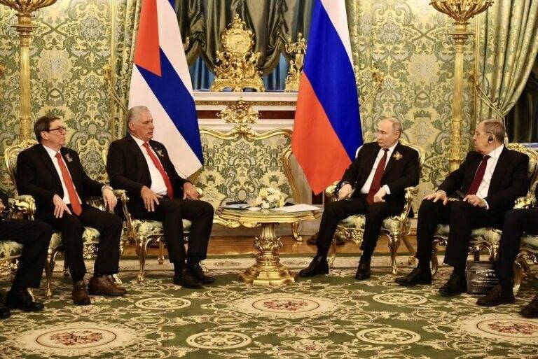 Putin ratifica acuerdo de cooperación militar con Cuba en medio de tensiones con EE. UU.