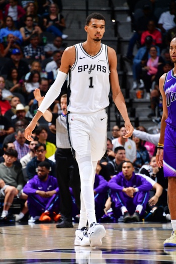 Spurs de la NBA renuevan a Wembanyama hasta 2027