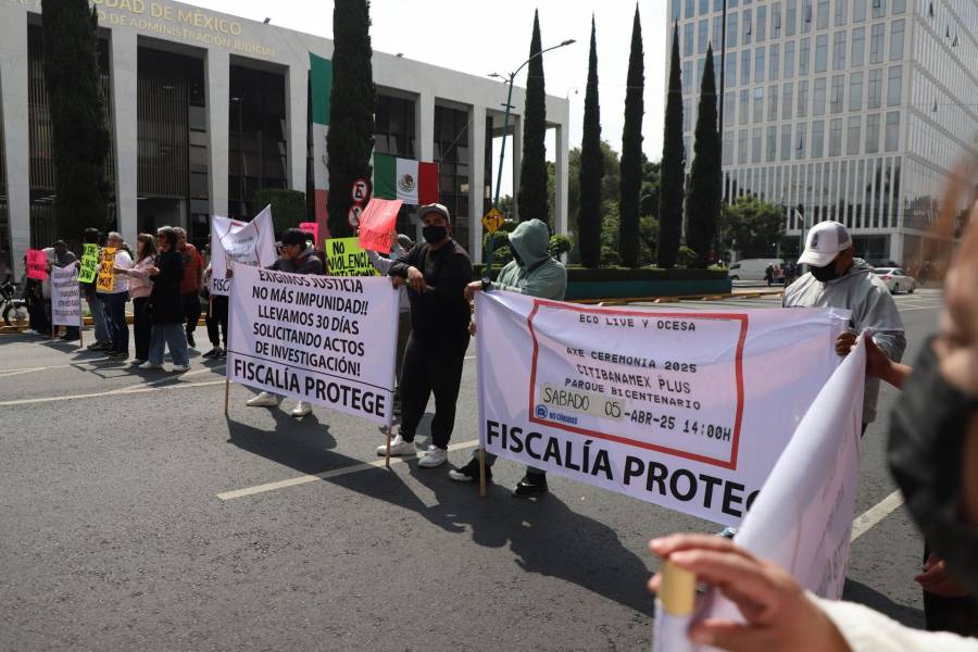 Familiares de víctimas del AXE Ceremonia exigen reabrir investigación por presunta corrupción en la FGJCDMX