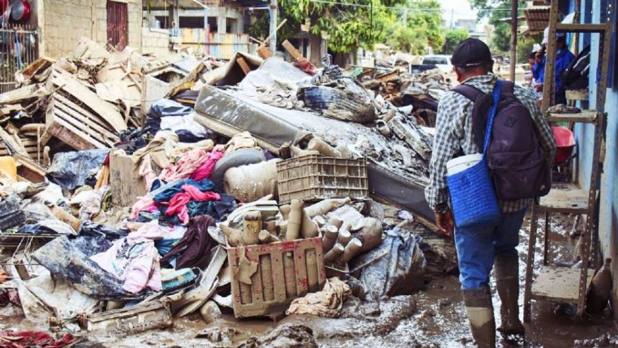Suman 76 muertos y 39 desaparecidos por lluvias e inundaciones en cinco estados de México