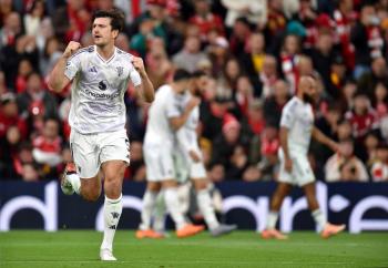 Manchester United conquista Anfield y el Liverpool cae en picado