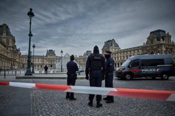 Museo del Louvre cierra temporalmente tras robo de joyas de la colecci&oacute;n de la corona