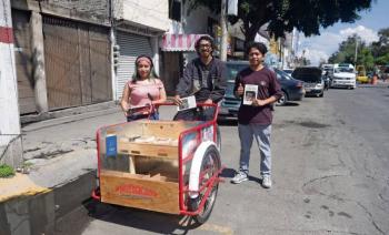 El Poesciclo: la biblioteca m&oacute;vil que lleva libros y esperanza por las calles de Nezahualc&oacute;yotl