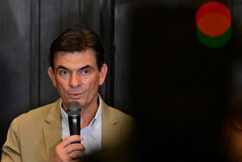 Cientos de personas protestan en Bolivia contra la elecci&oacute;n de Paz como presidente