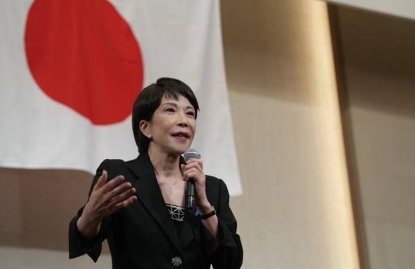 Jap&oacute;n da un giro y elige a una mujer como primer ministro
