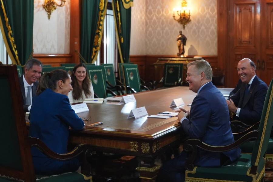 Presidenta se reúne con el presidente de Scotiabank para impulsar crédito a pequeñas y medianas empresas