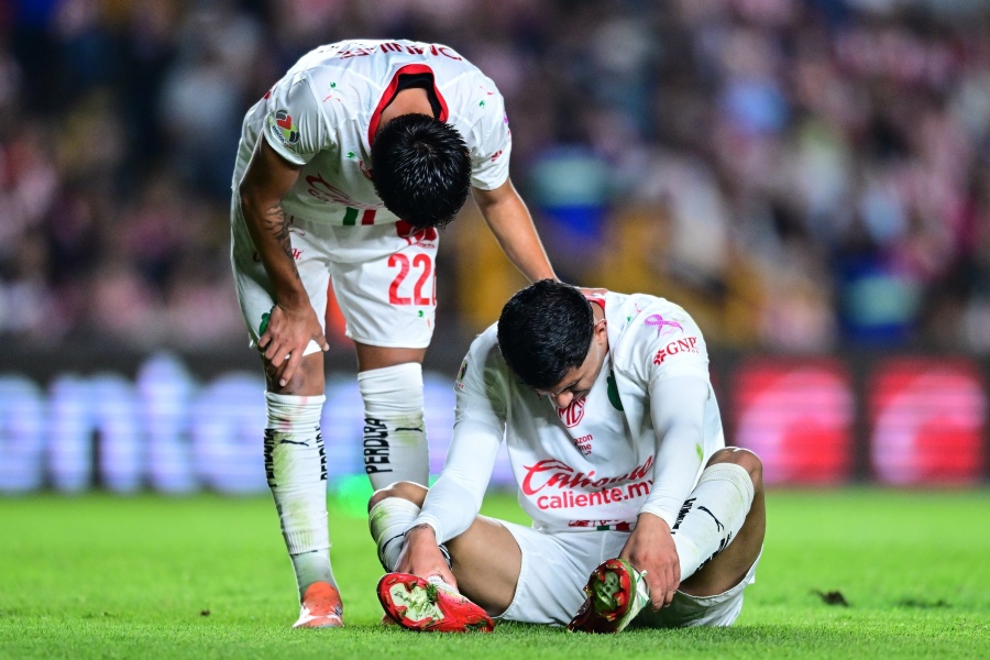 Chivas cae ante Gallos y complica su clasificación a Liguilla