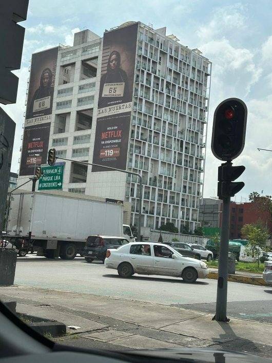 Exigen retiro inmediato de anuncios ilegales en muros ciegos de CDMX