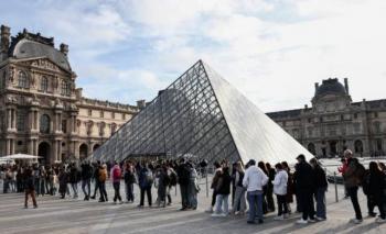 El Louvre reabre tras robo millonario de joyas