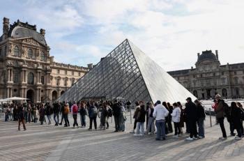 El Louvre reabre tras robo millonario de joyas