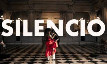 Rauw Alejandro baila bachata en “Silencio”