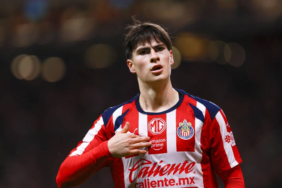 Armando Gonz&aacute;lez brilla con triplete y Chivas se impone 4-1 al Atlas en el cl&aacute;sico tapat&iacute;o