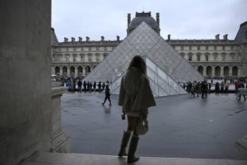 Dos hombres detenidos en Francia por el robo de joyas en el Louvre