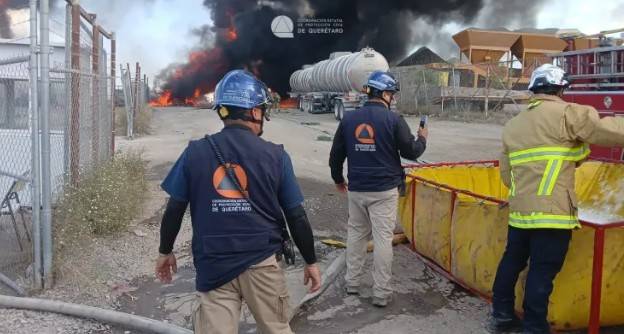 Atienden incendio en planta concretera de Saldarriaga; dos personas resultan lesionadas