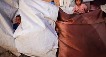 Entre los escombros de Gaza, los ni&ntilde;os buscan agua y esperanza