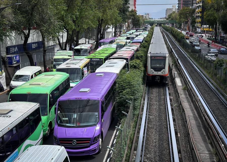 Transportistas preparan megabloqueo en CDMX este miércoles para exigir aumento en tarifas