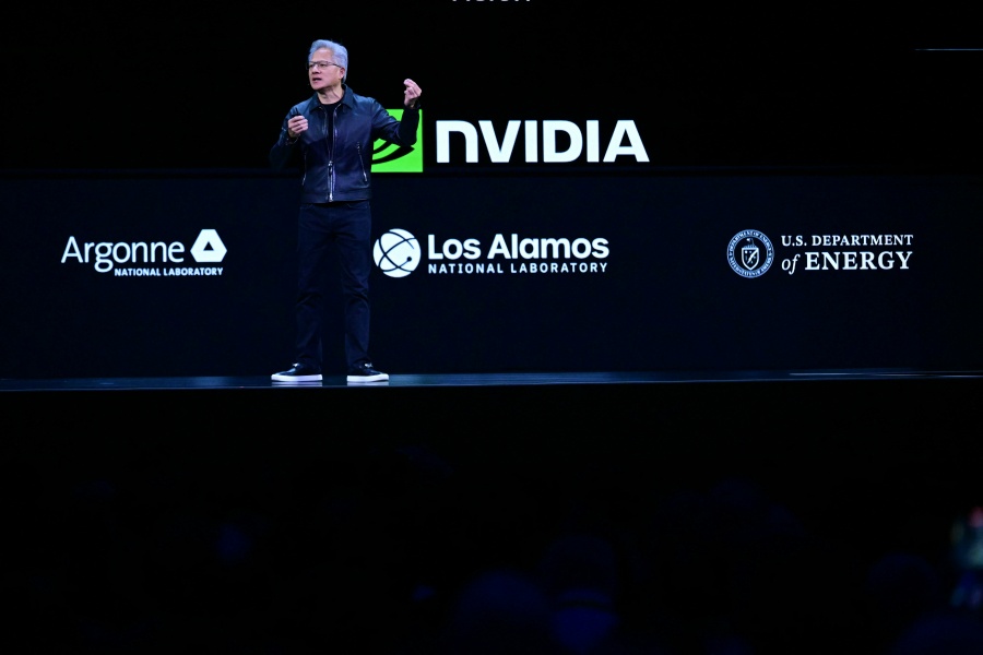 Jefe de Nvidia afirma que bloquear venta de chips a China 