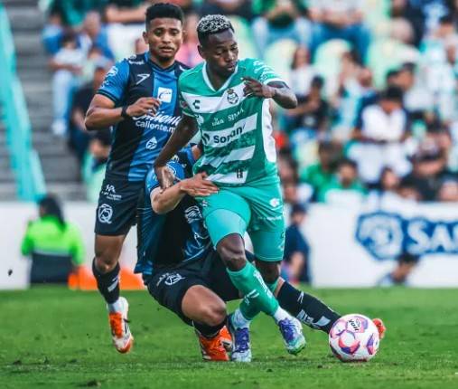 Gallos cay&oacute; ante Santos y complica su pase al Play-In