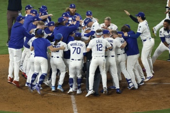 Freeman le da una &eacute;pica victoria a Dodgers tras 18 entradas en la Serie Mundial