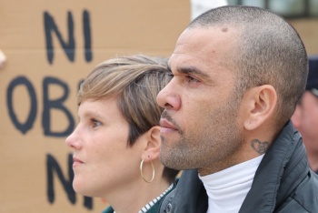 Dani Alves reaparece en Espa&ntilde;a como predicador tras alejarse del f&uacute;tbol