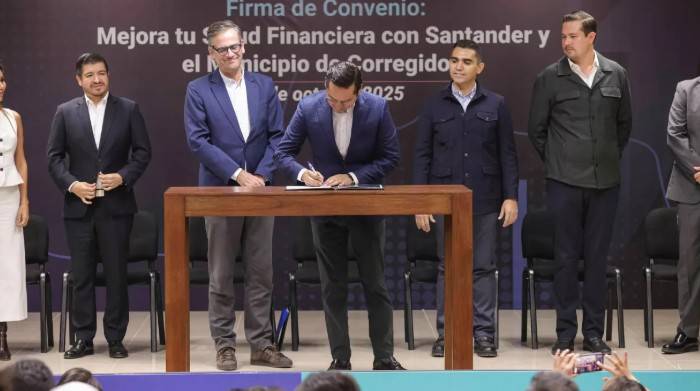 Corregidora y Santander entregarán mil becas “Salud Financiera” a jóvenes