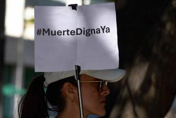 Activistas presentan la “Ley Trasciende” para regular la eutanasia