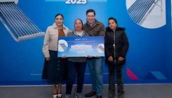 Casi 500 familias en El Marqu&eacute;s reciben calentadores solares