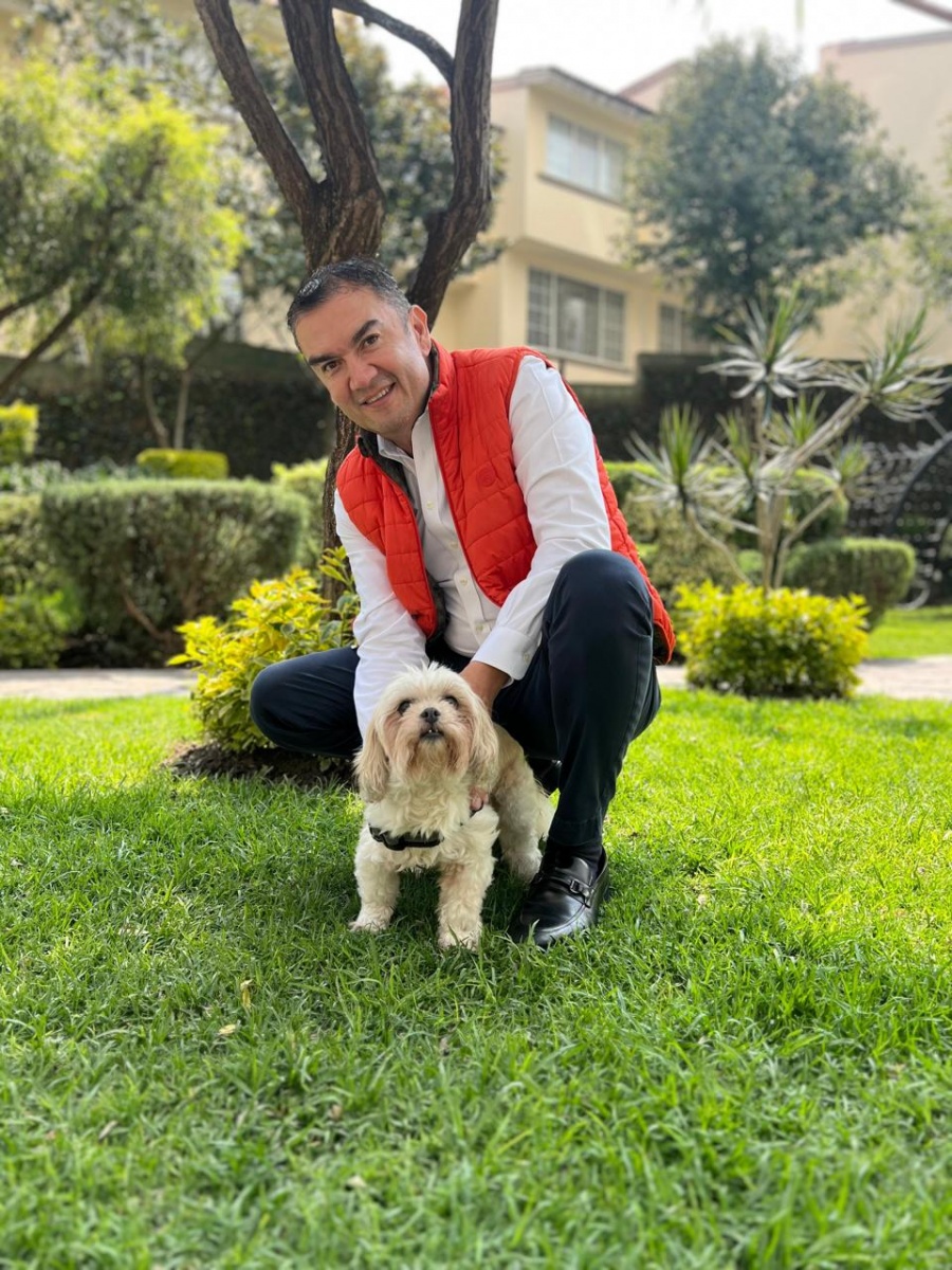 Anuncia activista Manuel Salazar primer cementerio para mascotas en Piedras Negras luego de que tiraran cad&aacute;veres de canes a la basura