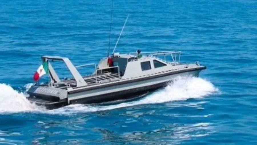 Marina rescata a 27 menores y un adulto en embarcación frente a costas de Sinaloa