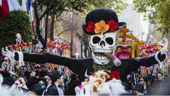 Ruta, horarios, cierres de vialidades y transporte p&uacute;blico durante Desfile de D&iacute;a de Muertos 2025 en CDMX