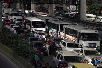 Transportistas y autoridades capitalinas inician di&aacute;logo sobre posible aumento de tarifas