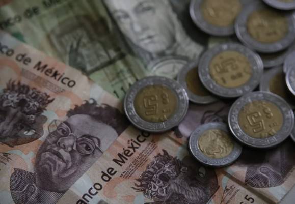 El peso mexicano cae por contracci&oacute;n econ&oacute;mica y fortalecimiento del d&oacute;lar
