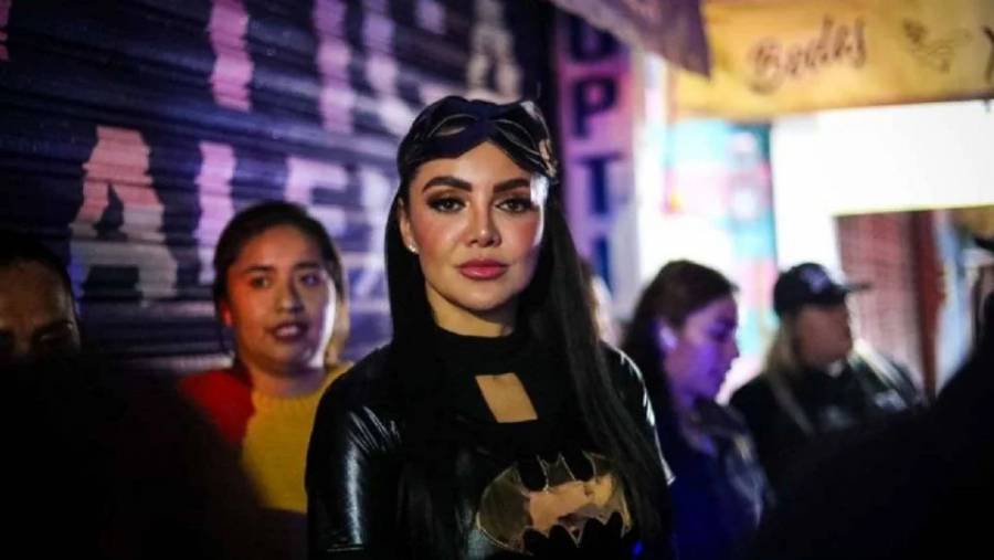 Gabriela Jiménez Godoy celebra Día de Muertos como “Batichica” tras tensión en bancada de Morena