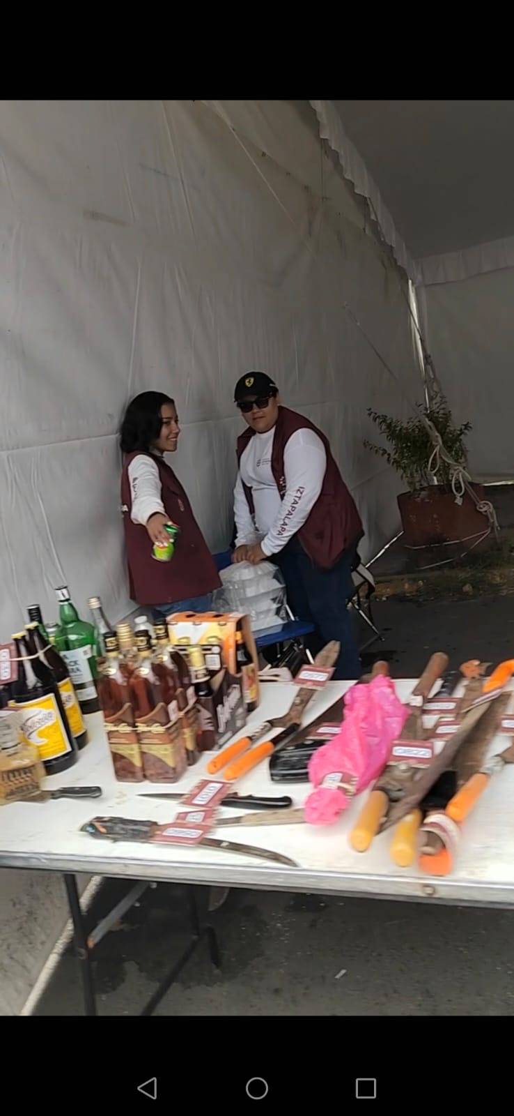 Aseguran objetos punzocortantes y bebidas alcoh&oacute;licas en el Pante&oacute;n San Nicol&aacute;s Tolentino durante celebraci&oacute;n del D&iacute;a de Muertos